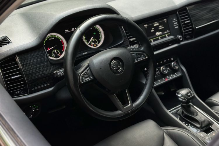 Used Skoda Kodiaq 2017 TSI330 7-Seater Two-Wheel-Drive Luxury Tech Edition Gear Lever