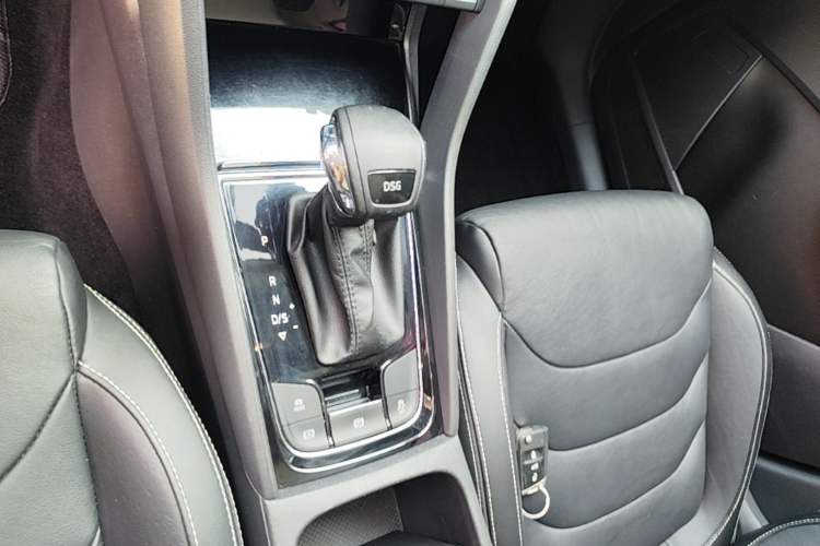 Used Skoda Kodiaq 2017 TSI330 7-Seater Two-Wheel-Drive Luxury Edition Gear Lever