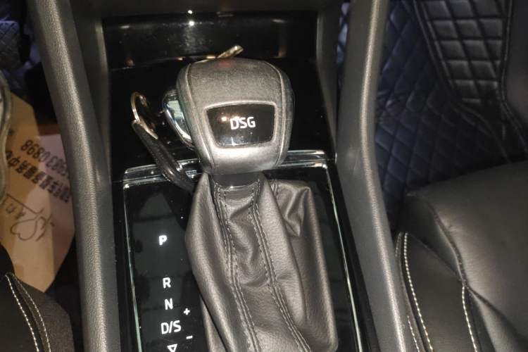 Used Skoda Kodiaq 2017 TSI330 7-Seater Two-Wheel-Drive Luxury Edition Gear Lever