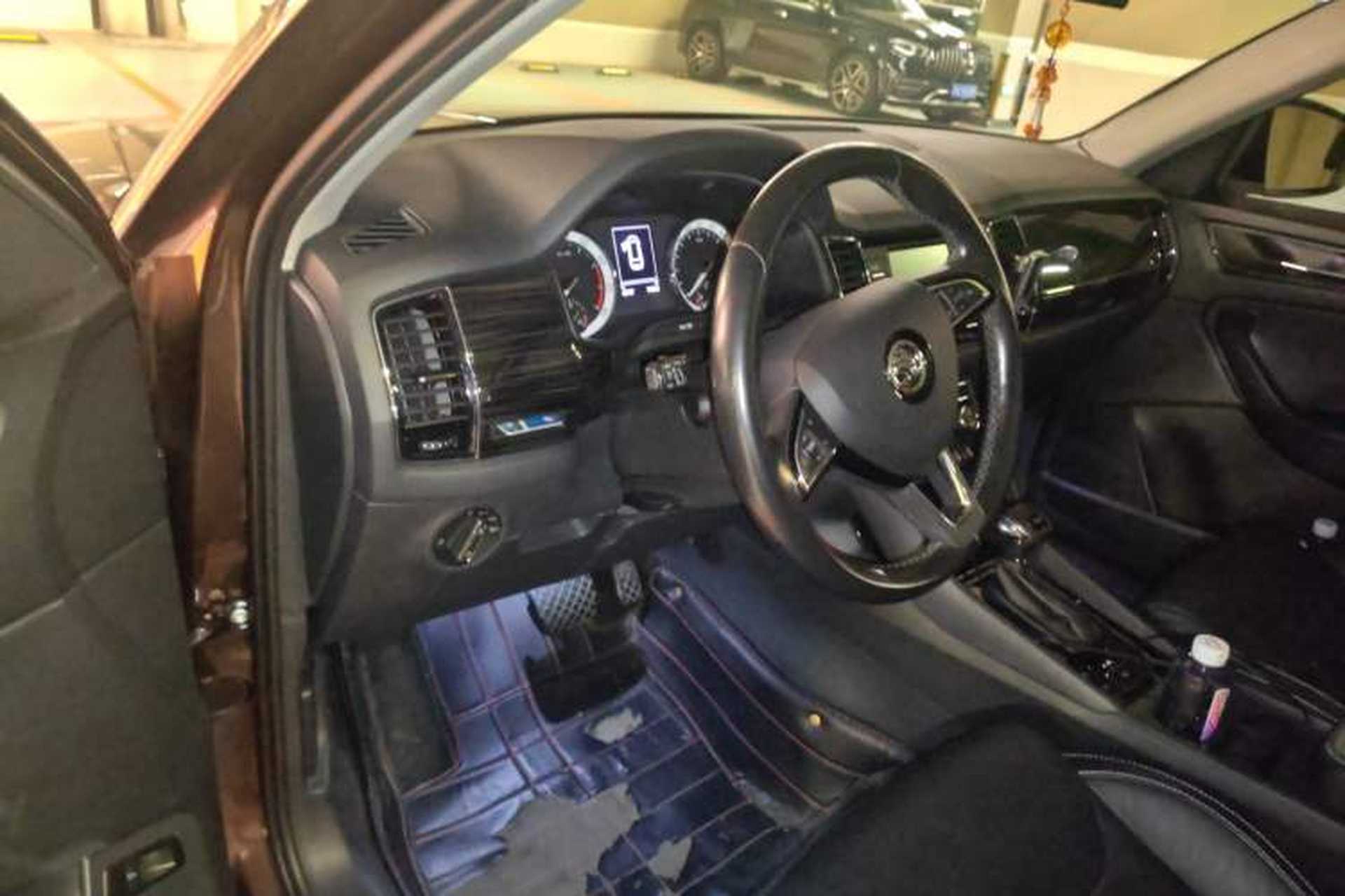 Used Skoda Kodiaq 2017 TSI330 7-Seater Two-Wheel-Drive Luxury Edition Interior 2