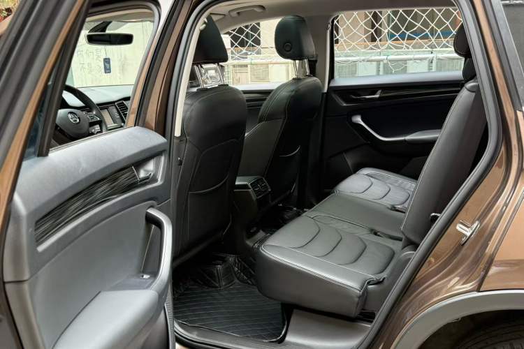 Used Skoda Kodiaq 2017 TSI330 7-Seater Two-Wheel-Drive Luxury Edition Interior 2