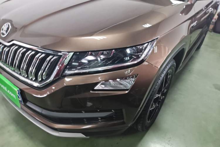 Used Skoda Kodiaq 2017 TSI330 7-Seater Two-Wheel-Drive Luxury Tech Edition Left Front Headlight
