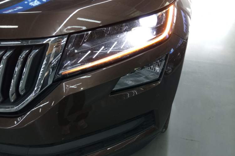 Used Skoda Kodiaq 2017 TSI330 7-Seater Two-Wheel-Drive Luxury Edition Left Front Headlight