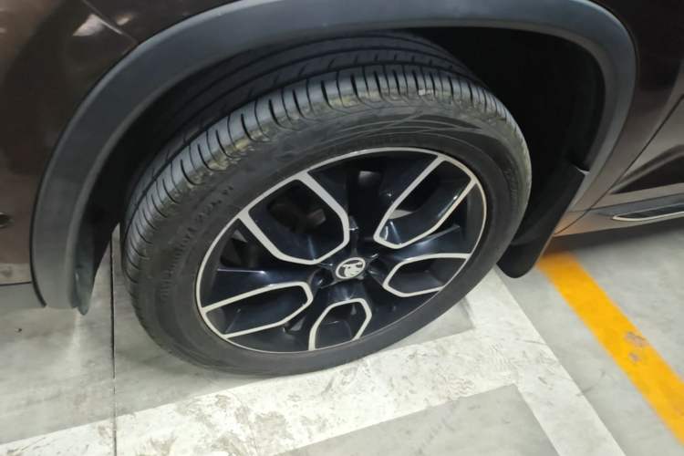 Used Skoda Kodiaq 2017 TSI380 7-Seater Four-Wheel-Drive Flagship Edition Left Front Wheel Hub