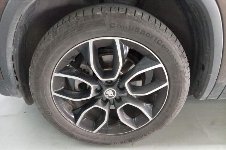 Used Skoda Kodiaq 2017 TSI330 7-Seater Two-Wheel-Drive Luxury Edition Left Front Wheel Hub