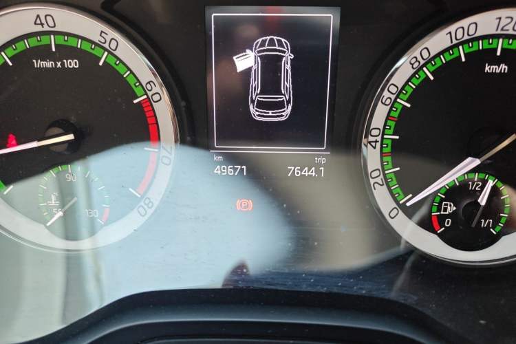Used Skoda Kodiaq 2017 TSI330 7-Seater Two-Wheel-Drive Luxury Edition Odometer Close Up