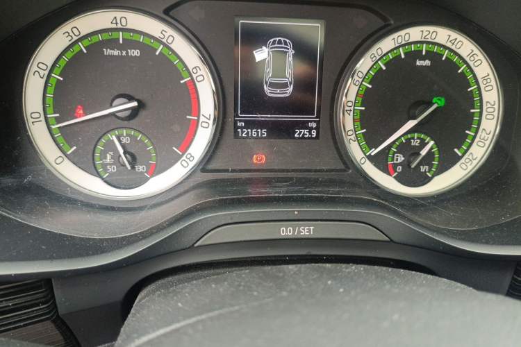 Used Skoda Kodiaq 2017 TSI330 7-Seater Two-Wheel-Drive Luxury Edition Odometer Close Up