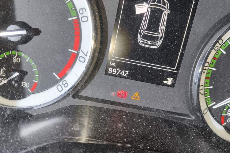 Used Skoda Kodiaq 2017 TSI330 7-Seater Two-Wheel-Drive Luxury Tech Edition Odometer Close Up