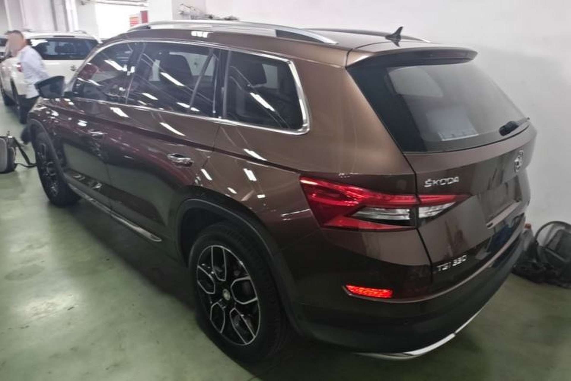 Used Skoda Kodiaq 2017 TSI330 7-Seater Two-Wheel-Drive Luxury Tech Edition Rear Left 45 Deg