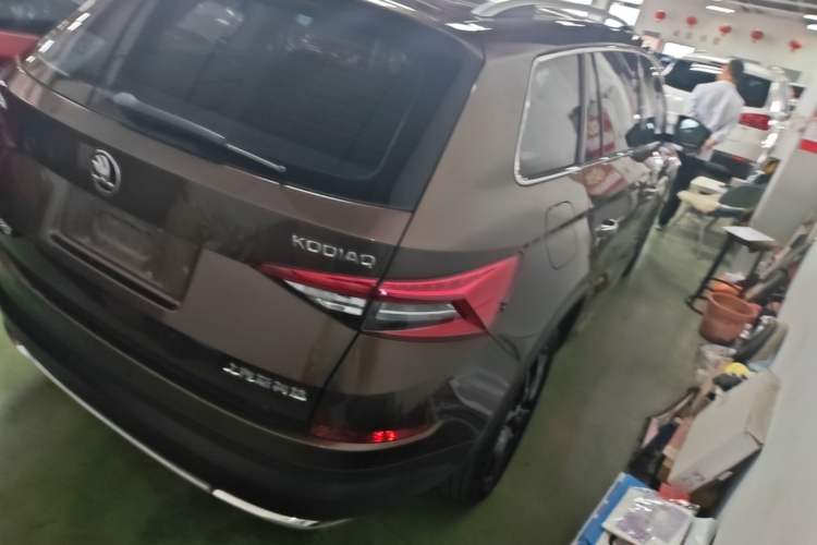 Used Skoda Kodiaq 2017 TSI330 7-Seater Two-Wheel-Drive Luxury Tech Edition Rear Right 45 Deg
