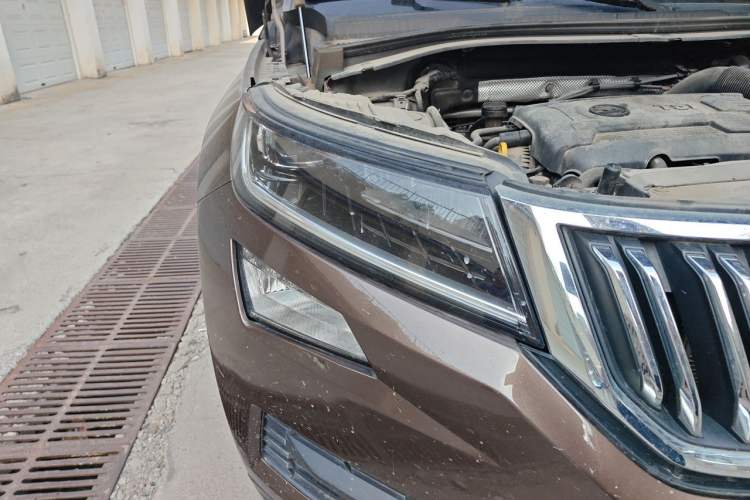 Used Skoda Kodiaq 2017 TSI330 7-Seater Two-Wheel-Drive Luxury Edition Right Front Headlight