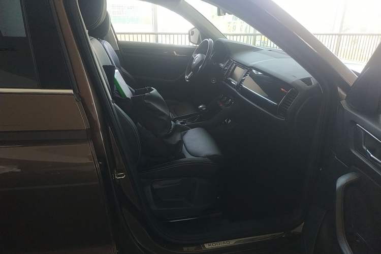 Used Skoda Kodiaq 2017 TSI330 7-Seater Two-Wheel-Drive Luxury Edition Right Front Seat