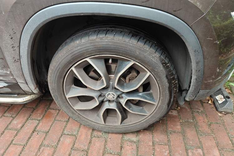 Used Skoda Kodiaq 2017 TSI330 7-Seater Two-Wheel-Drive Luxury Edition Right Front Wheel Hub