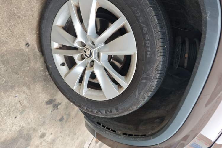 Used Skoda Kodiaq 2017 TSI330 5-seat Two-Wheel Drive Comfort Edition Right Front Wheel Hub