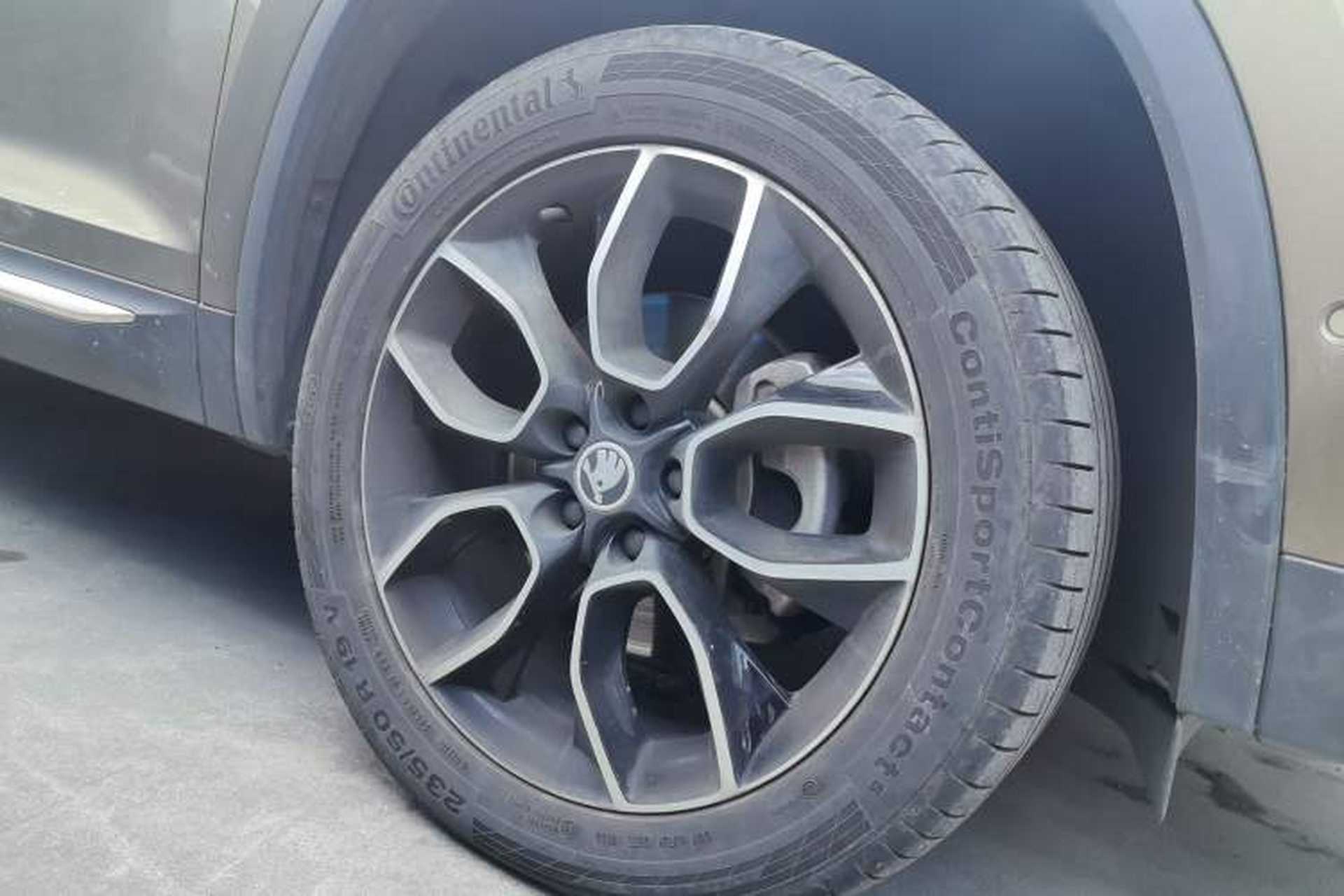 Used Skoda Kodiaq 2017 TSI380 7-Seater Four-Wheel-Drive Flagship Edition Right Front Wheel Hub