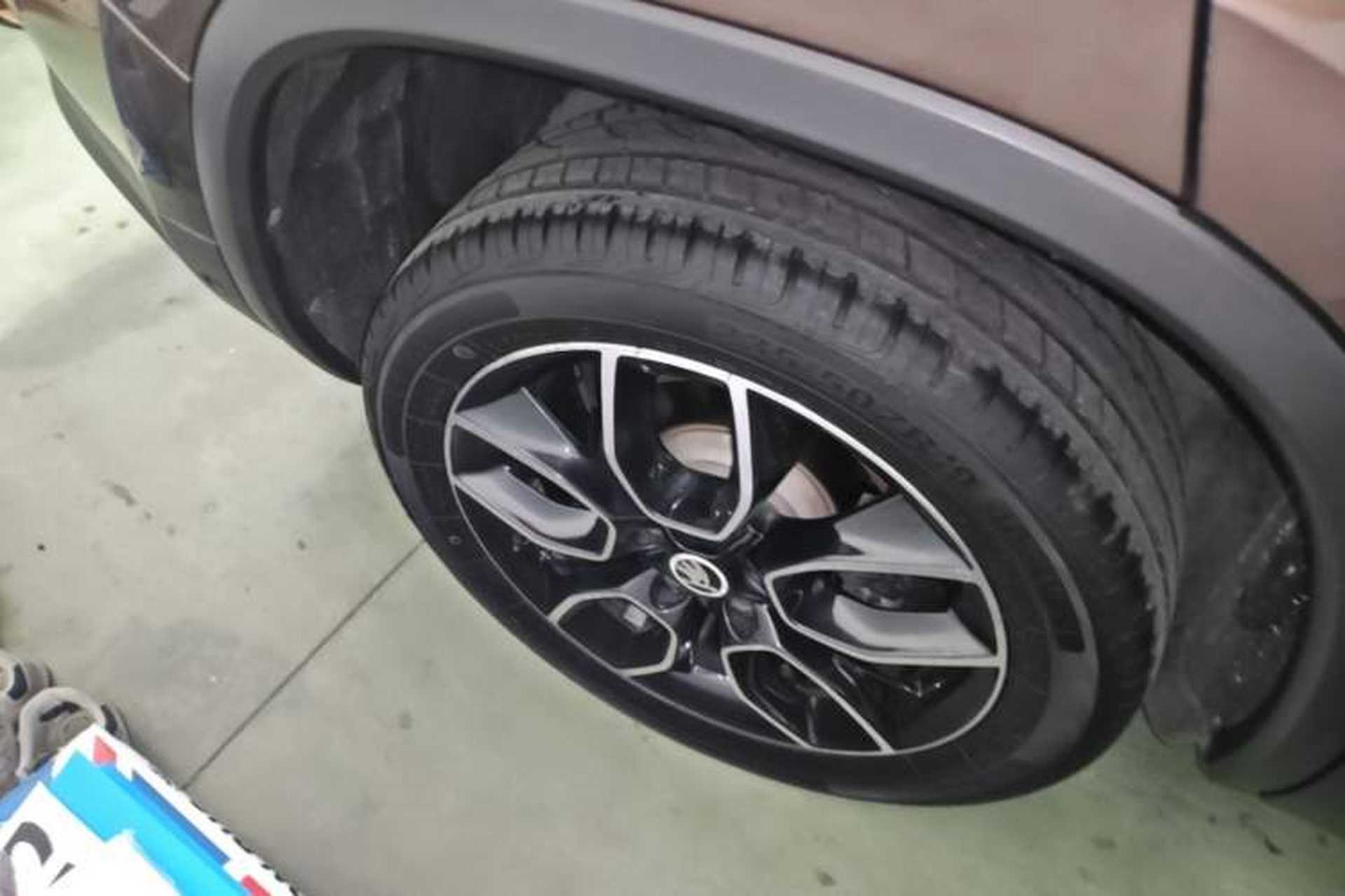 Used Skoda Kodiaq 2017 TSI330 7-Seater Two-Wheel-Drive Luxury Tech Edition Right Rear Wheel Hub