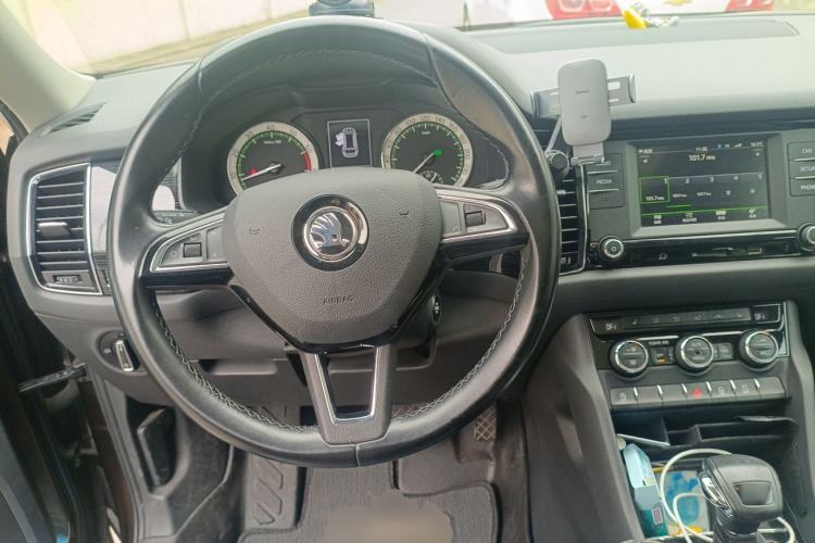 Used Skoda Kodiaq 2017 TSI330 7-Seater Two-Wheel-Drive Luxury Edition Steering Wheel