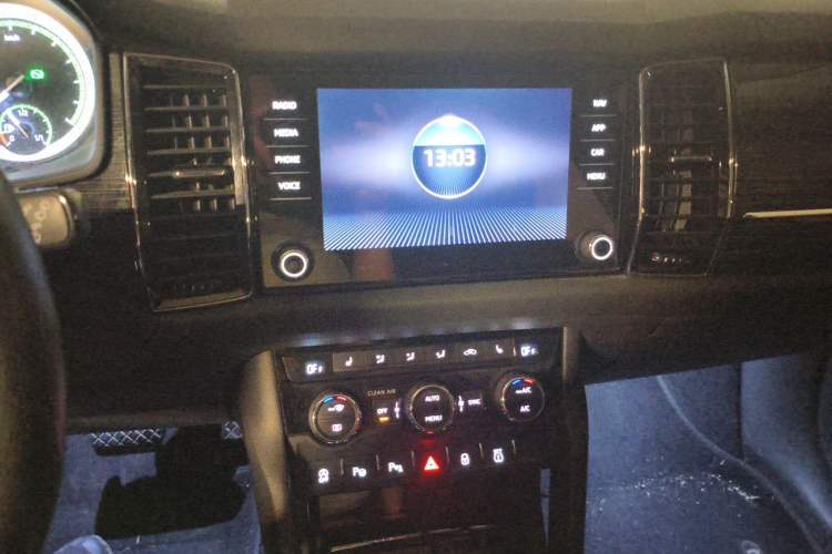 Used Skoda Kodiaq 2017 TSI380 7-Seater Four-Wheel-Drive Flagship Edition Audio And AC Panel