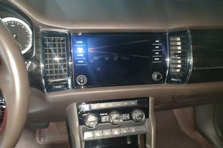 Used Skoda Kodiaq 2017 TSI380 7-Seater Four-Wheel-Drive Flagship Edition Audio And AC Panel
