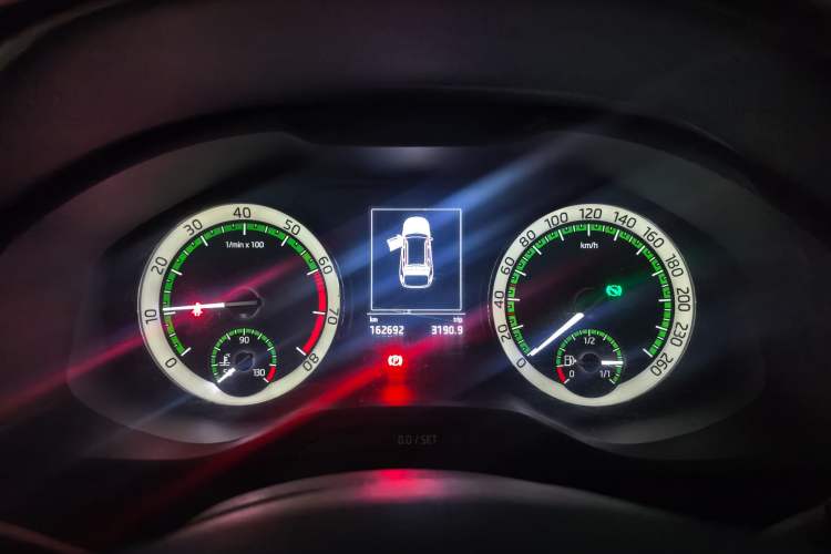 Used Skoda Kodiaq 2017 TSI330 7-Seater Two-Wheel-Drive Luxury Tech Edition Instrument Cluster