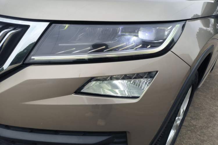 Used Skoda Kodiaq 2017 TSI330 5-seat Two-Wheel Drive Comfort Edition Left Front Headlight