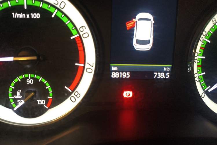 Used Skoda Kodiaq 2017 TSI380 7-Seater Four-Wheel-Drive Flagship Edition Odometer Close Up