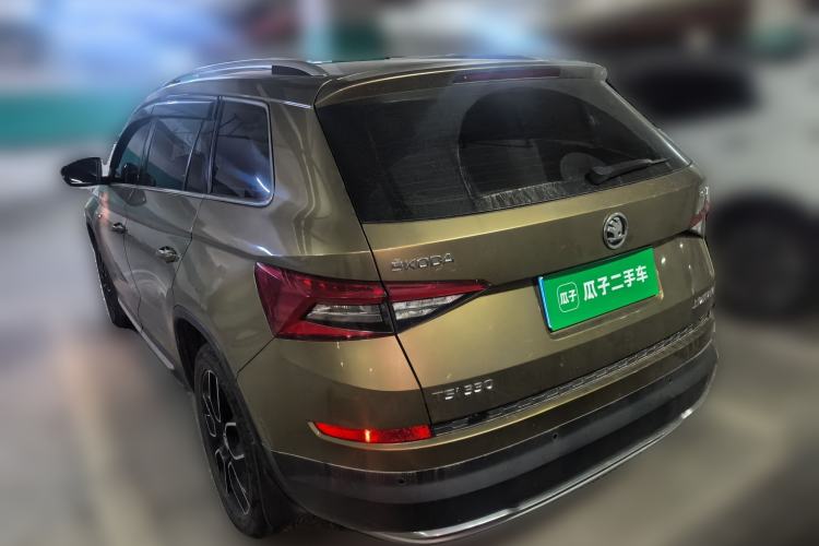Used Skoda Kodiaq 2017 TSI330 7-Seater Two-Wheel-Drive Luxury Tech Edition Rear Left 45 Deg