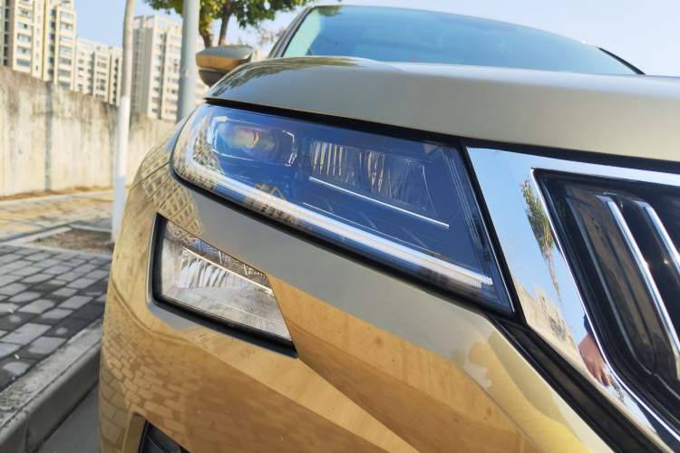 Used Skoda Kodiaq 2017 TSI380 7-Seater Four-Wheel-Drive Flagship Edition Right Front Headlight