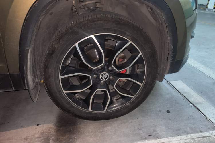 Used Skoda Kodiaq 2017 TSI330 7-Seater Two-Wheel-Drive Luxury Tech Edition Right Front Wheel Hub