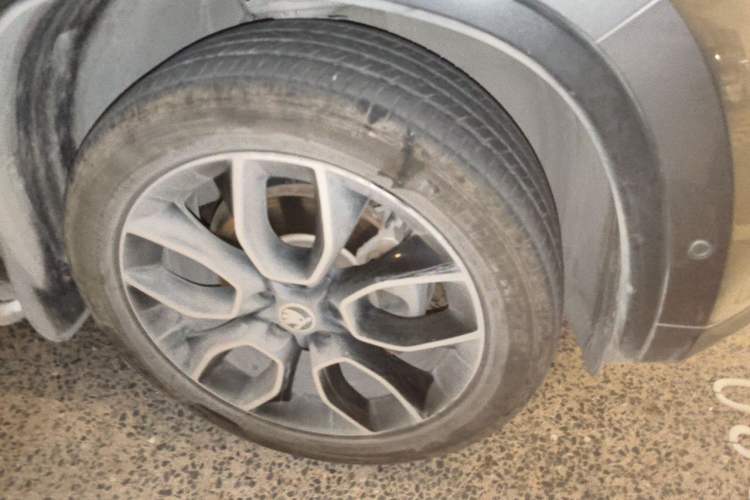 Used Skoda Kodiaq 2017 TSI380 7-Seater Four-Wheel-Drive Flagship Edition Right Front Wheel Hub