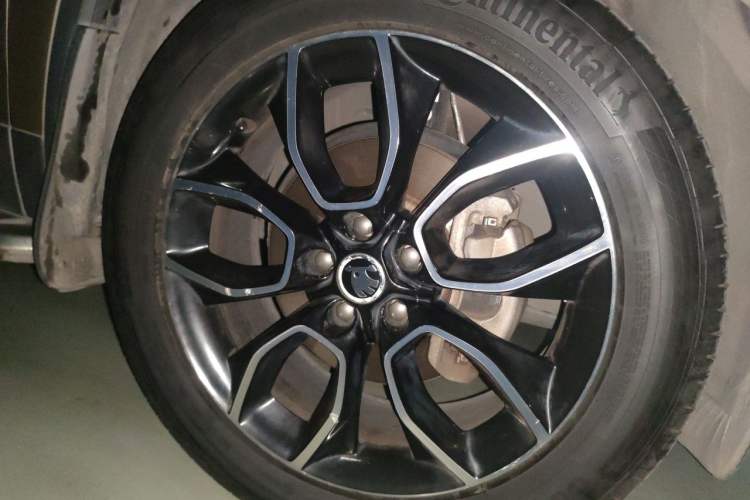 Used Skoda Kodiaq 2017 TSI380 7-Seater Four-Wheel-Drive Flagship Edition Right Front Wheel Hub