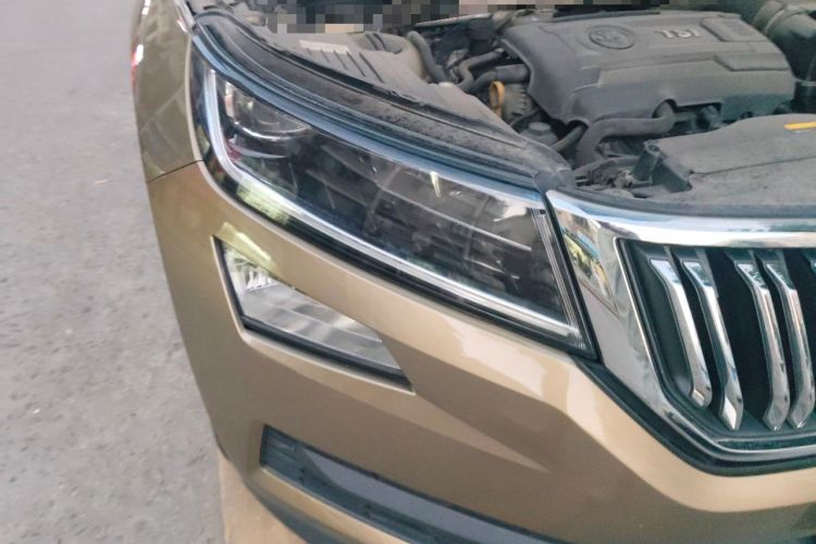 Used Skoda Kodiaq 2017 TSI330 7-Seater Two-Wheel-Drive Luxury Edition Right Front Headlight