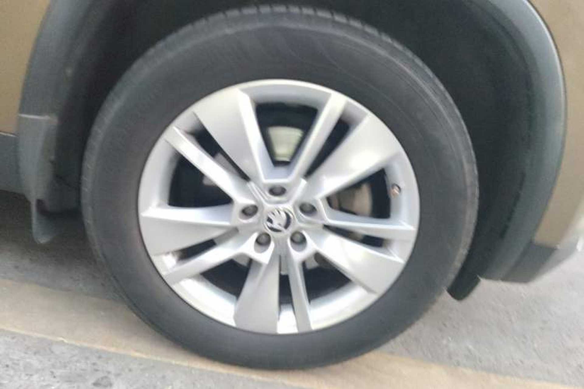 Used Skoda Kodiaq 2017 TSI330 7-Seater Two-Wheel-Drive Luxury Edition Right Front Wheel Hub