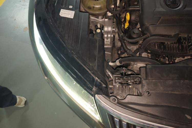 Used Skoda Kodiaq 2017 TSI330 7-Seater Two-Wheel-Drive Luxury Edition Engine Bay Right