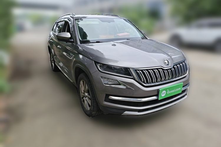 Used Skoda Kodiaq 2017 TSI330 7-Seater Two-Wheel-Drive Luxury Edition Front Right 45 Deg