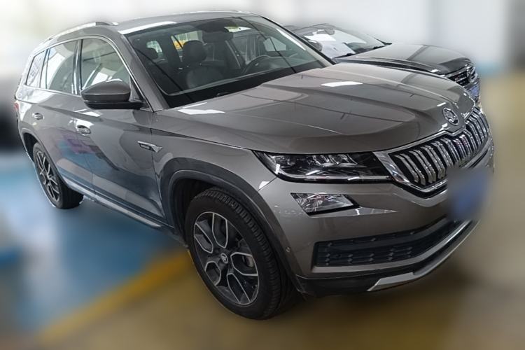 Used Skoda Kodiaq 2017 TSI330 7-Seater Two-Wheel-Drive Luxury Tech Edition Front Right 45 Deg