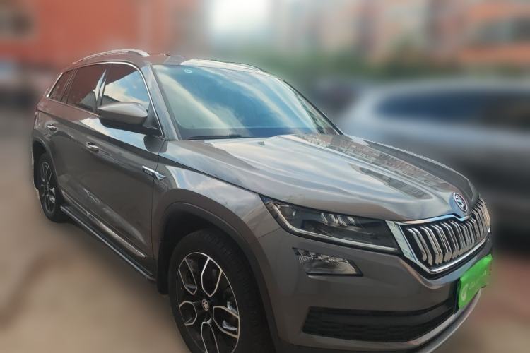 Used Skoda Kodiaq 2017 TSI330 7-Seater Two-Wheel-Drive Luxury Edition Front Right 45 Deg