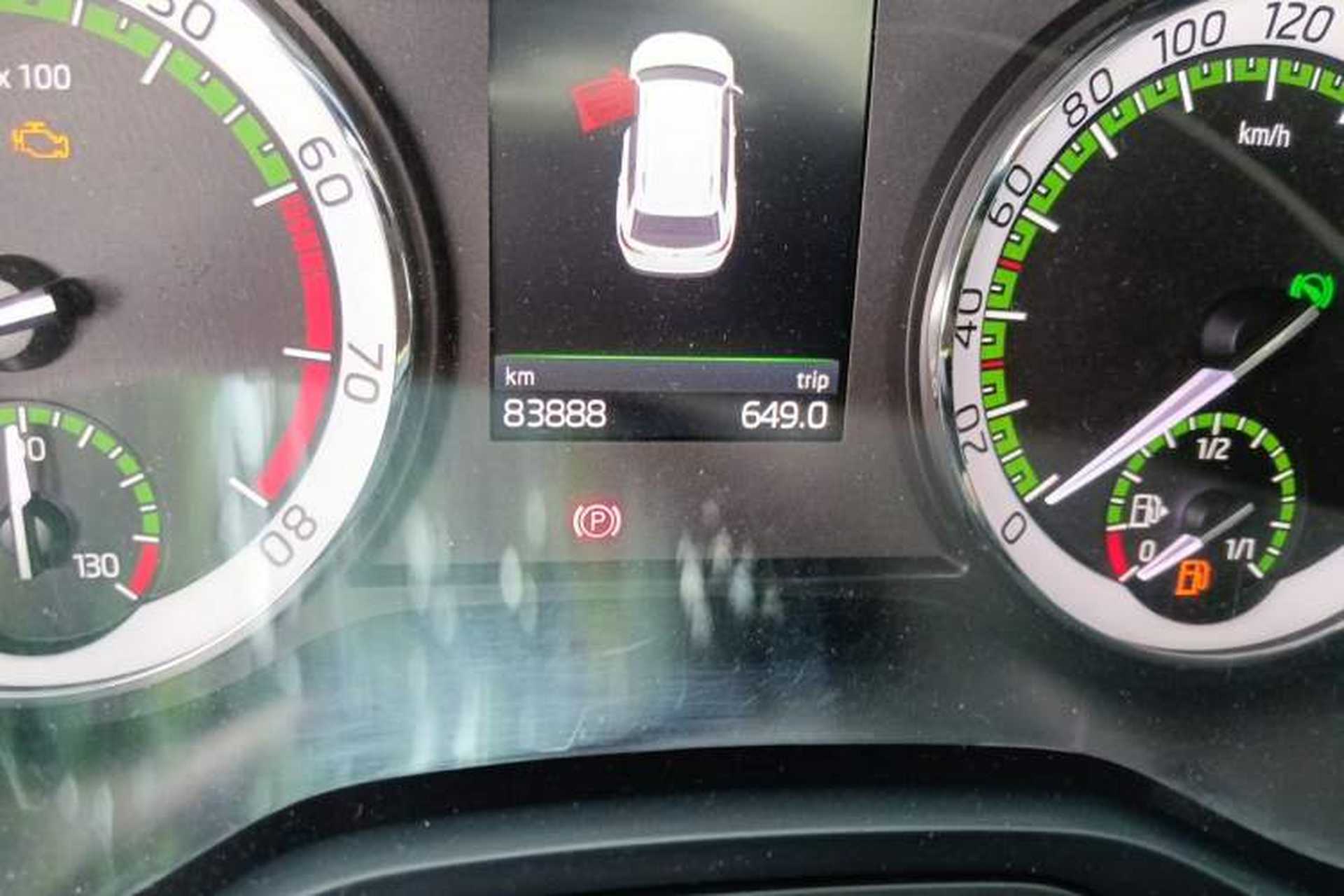Used Skoda Kodiaq 2017 TSI380 7-Seater Four-Wheel-Drive Flagship Edition Odometer Close Up