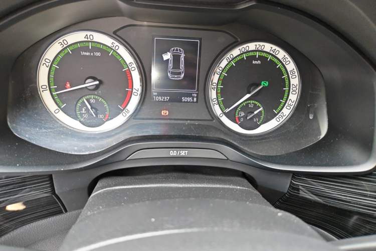 Used Skoda Kodiaq 2017 TSI330 7-Seater Two-Wheel-Drive Luxury Edition Odometer Close Up