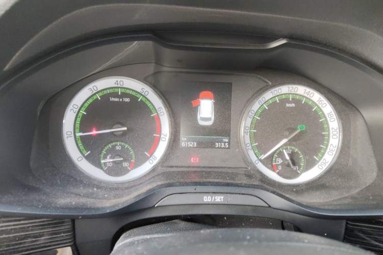 Used Skoda Kodiaq 2017 TSI380 7-Seater Four-Wheel-Drive Flagship Edition Odometer Close Up