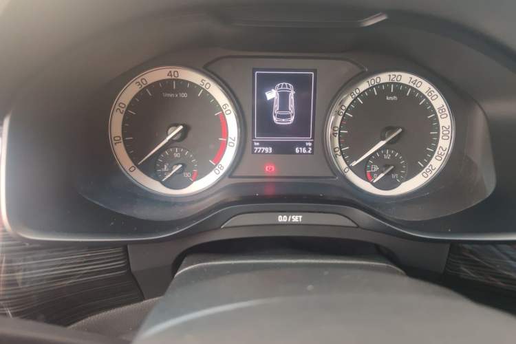 Used Skoda Kodiaq 2017 TSI330 7-Seater Two-Wheel-Drive Luxury Edition Odometer Close Up