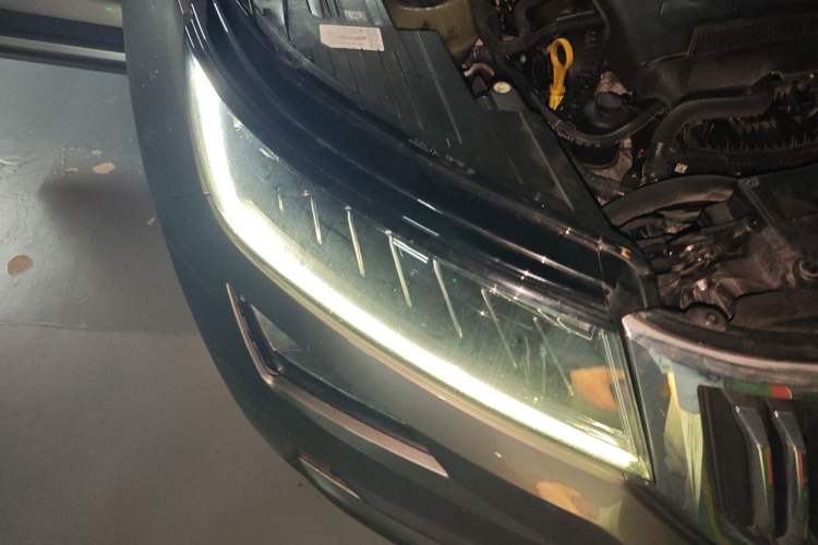 Used Skoda Kodiaq 2017 TSI330 7-Seater Two-Wheel-Drive Luxury Edition Right Front Headlight