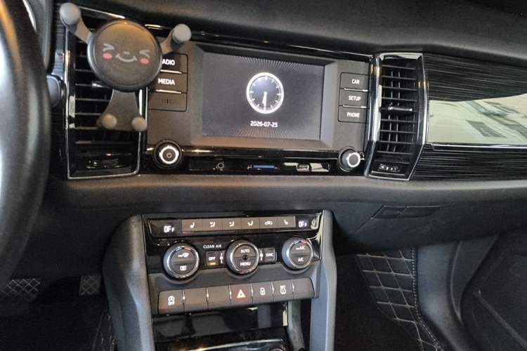 Used Skoda Kodiaq 2017 TSI330 7-Seater Two-Wheel-Drive Luxury Edition Audio And AC Panel