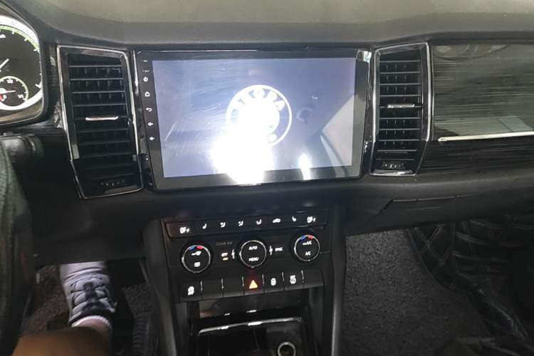 Used Skoda Kodiaq 2017 TSI330 7-Seater Two-Wheel-Drive Luxury Edition Audio And AC Panel