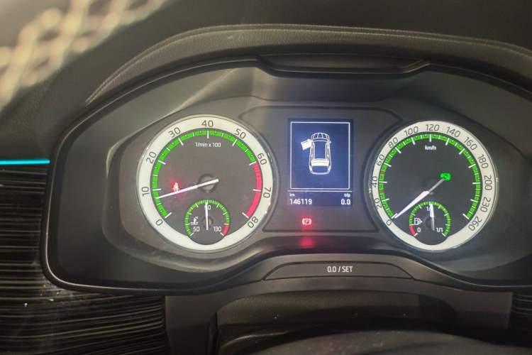 Used Skoda Kodiaq 2017 TSI330 7-Seater Two-Wheel-Drive Luxury Edition Odometer Close Up
