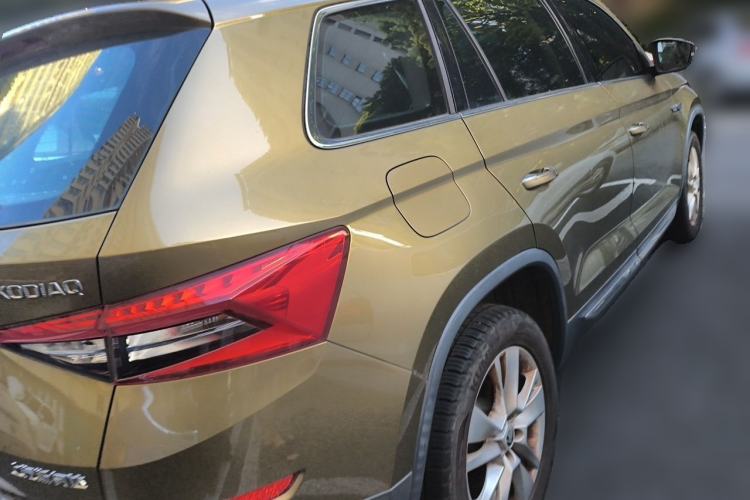 Used Skoda Kodiaq 2017 TSI330 7-Seater Two-Wheel-Drive Luxury Edition Rear Right 45 Deg