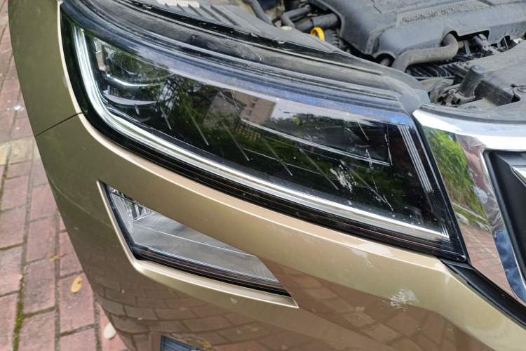 Used Skoda Kodiaq 2017 TSI330 7-Seater Two-Wheel-Drive Luxury Edition Right Front Headlight