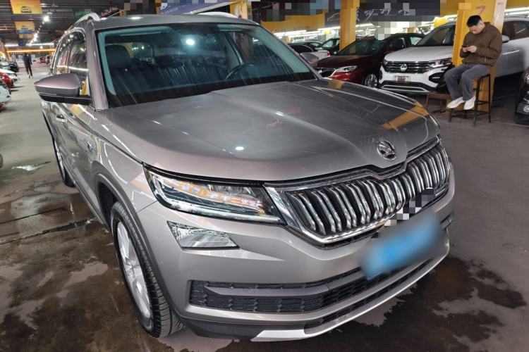 Used Skoda Kodiaq 2017 TSI330 7-Seater Two-Wheel-Drive Luxury Edition Front Right 45 Deg
