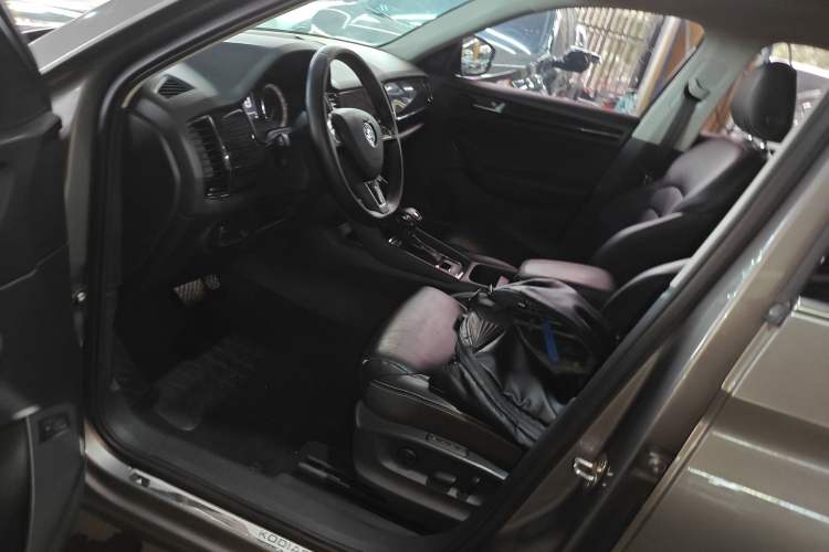 Used Skoda Kodiaq 2017 TSI330 7-Seater Two-Wheel-Drive Luxury Edition Left Front Seat
