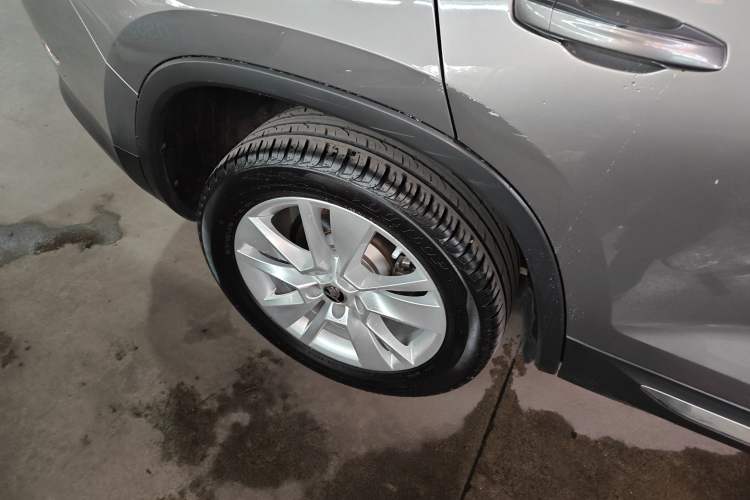 Used Skoda Kodiaq 2017 TSI330 7-Seater Two-Wheel-Drive Luxury Edition Right Rear Wheel Hub
